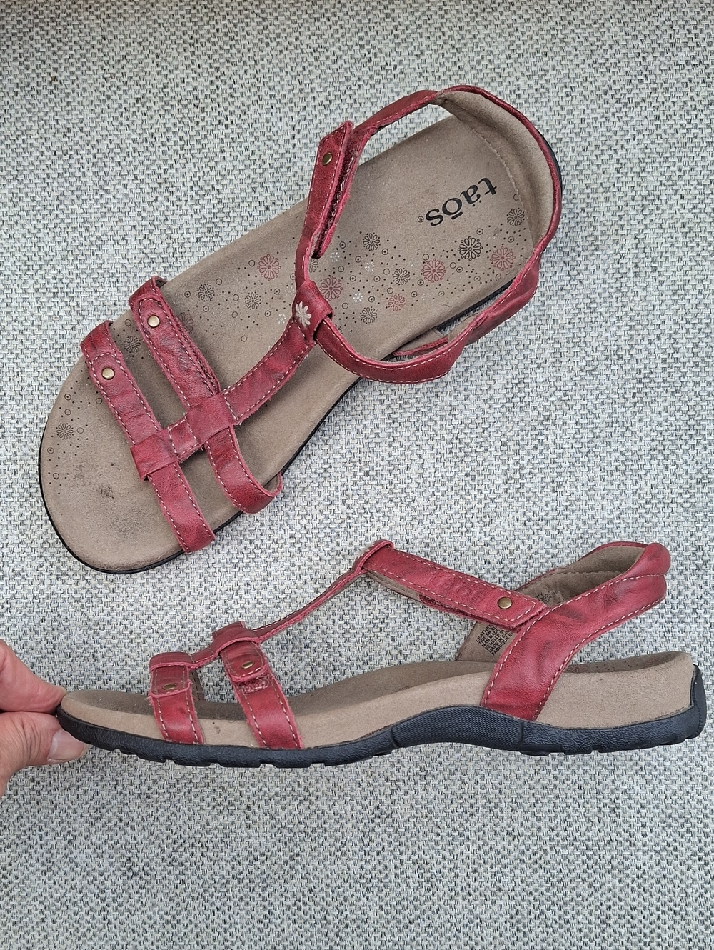Taos Trophy Red Leather T-Strap Sandals - Fully Adjustable! Sz US 7